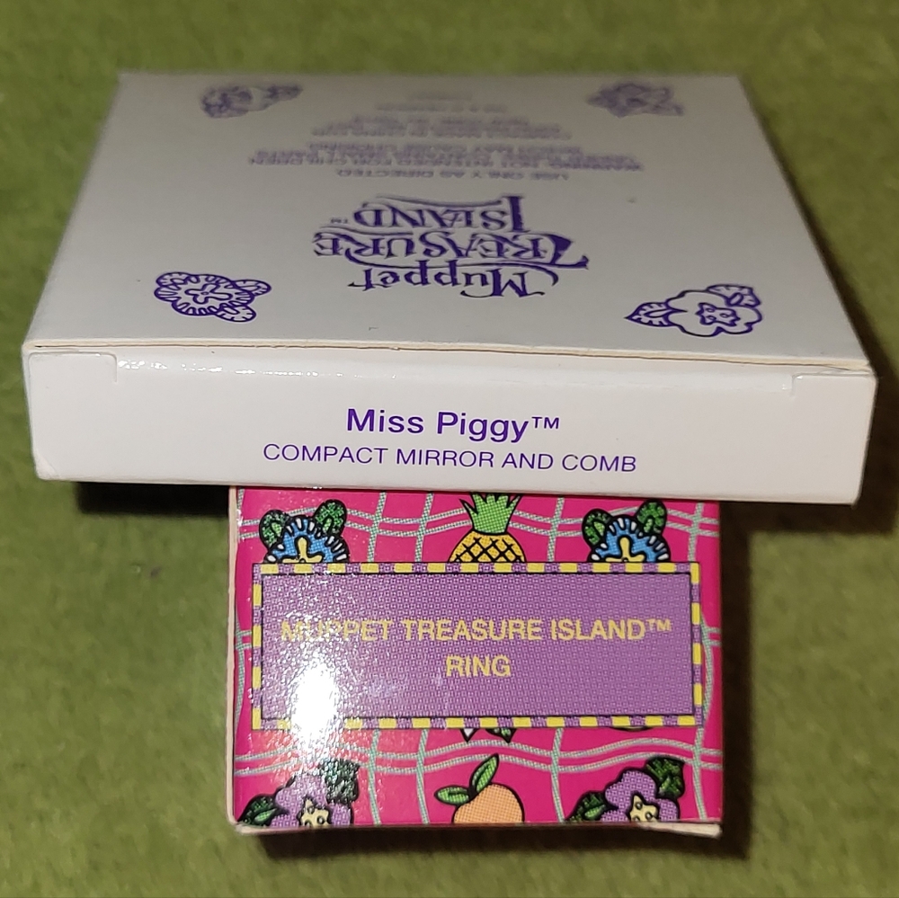 BNWT Muppet Treasure Island Miss Piggy Ring & Compactcomb Mirror Set Sz 6